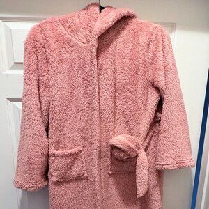 NEW Hooded Fleece warm and soft bathrobe in a peach color. L- XL